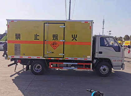平泉爆破器材运输车技术升级与安全合规新趋势
